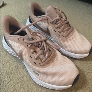 New💕 Women's Nike Revolution 5